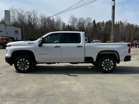 Used 2024 Chevrolet Silverado 2500 Custom w/ Custom Convenience Package image 7
