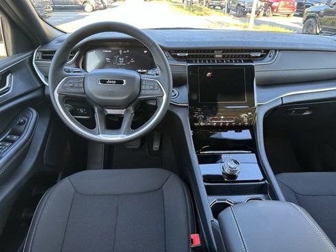 New 2025 Jeep Grand Cherokee L Laredo image 19