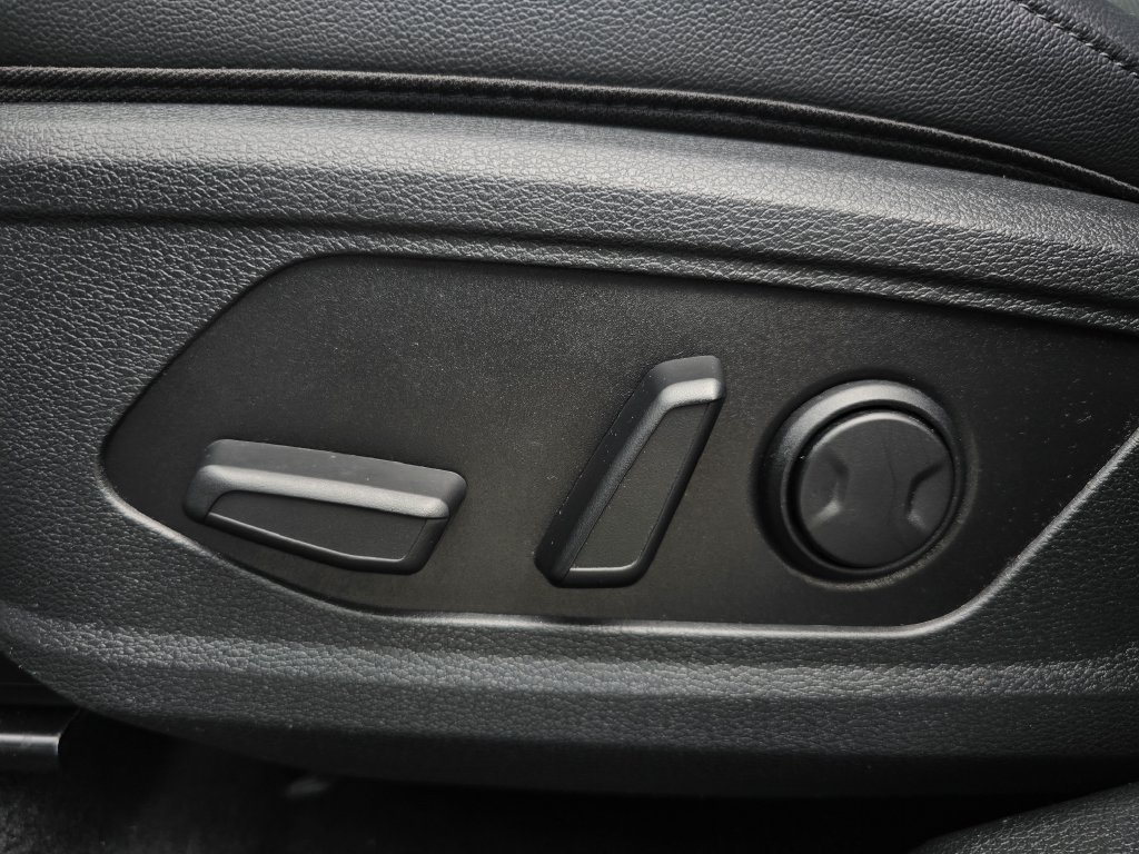 Used 2025 Kia Sportage SX FWD image 25