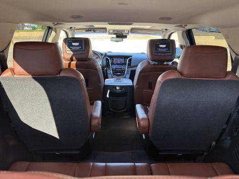 Used 2017 Cadillac Escalade Luxury AWD/4WD image 27