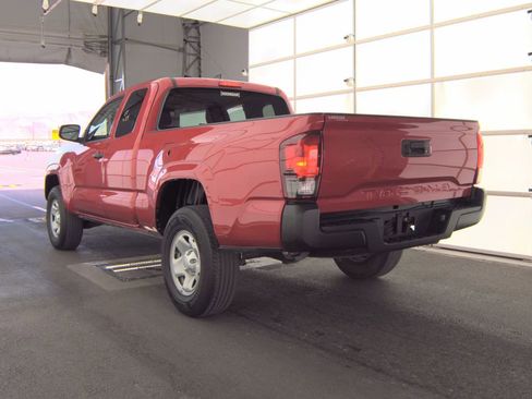 Used 2019 Toyota Tacoma SR image 11