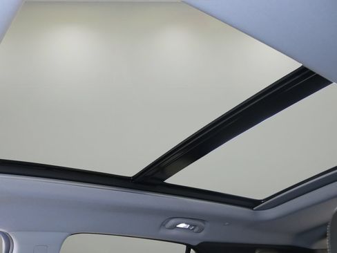 Used 2023 Chevrolet Equinox Premier FWD image 25