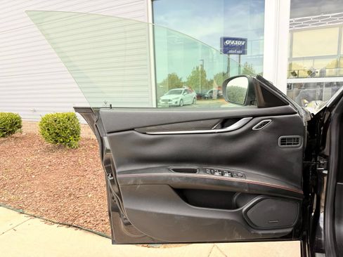 Used 2018 Maserati Ghibli S GranSport Q4 AWD/4WD image 18
