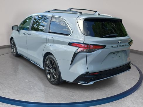 Used 2024 Toyota Sienna XSE FWD image 7