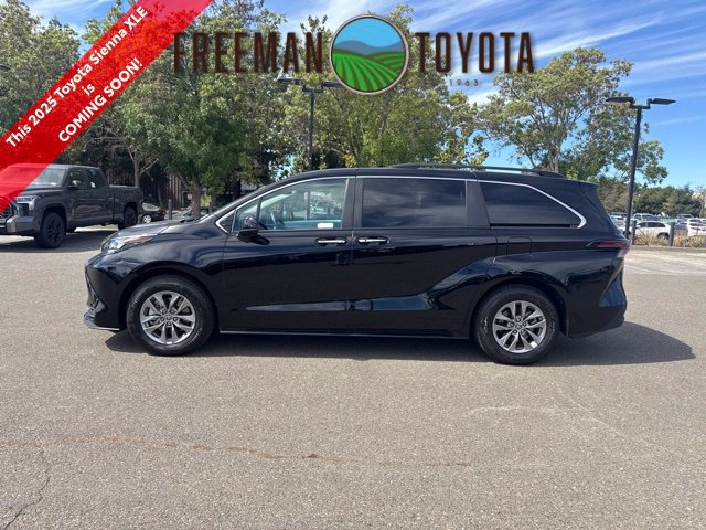 Used 2025 Toyota Sienna XLE FWD image 1