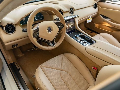 New 2025 Karma Revero Luxury RWD image 2