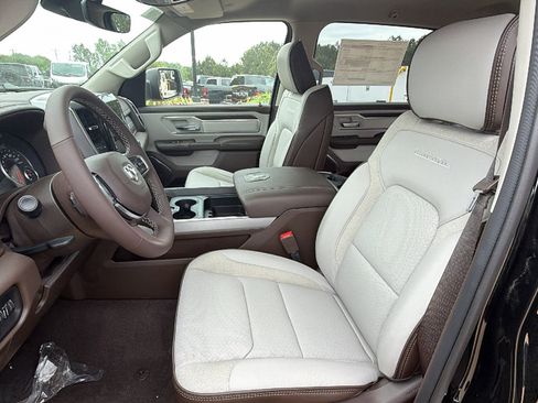 New 2026 RAM 1500 Laramie AWD/4WD image 17