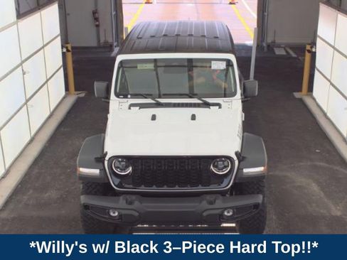 Used 2025 Jeep Wrangler Unlimited Sport AWD/4WD image 2