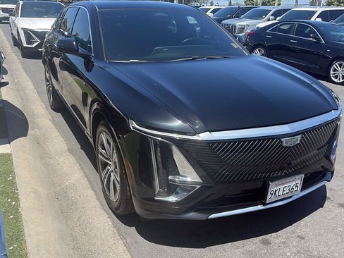 Used 2024 Cadillac Lyriq Luxury w/ LPO, Floor Liner Package RWD image 15