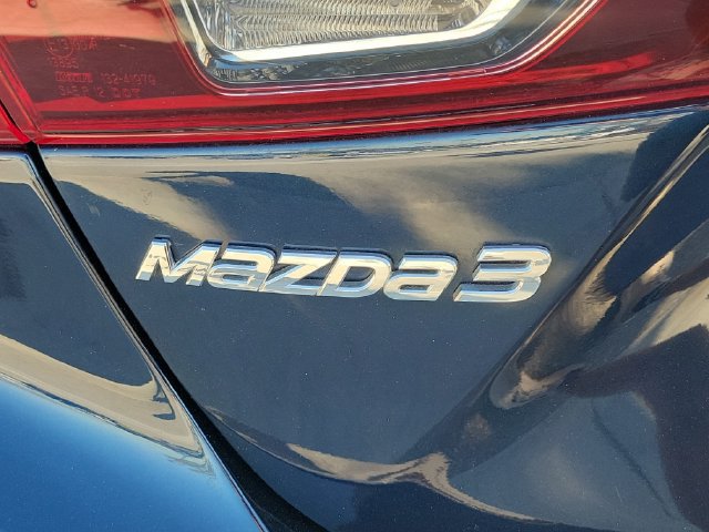 Used 2018 MAZDA MAZDA3 Sport w/ Preferred Equipment Package FWD image 27