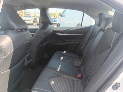 Used 2021 Toyota Camry SE FWD image 9