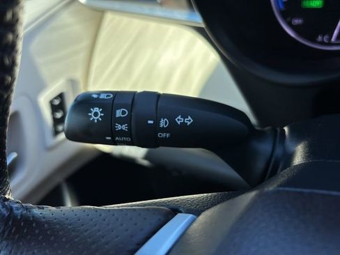 Used 2021 Toyota Sienna Platinum FWD image 21