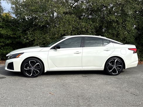 Certified 2024 Nissan Altima 2.5 SR w/ SR Premium Package image 31