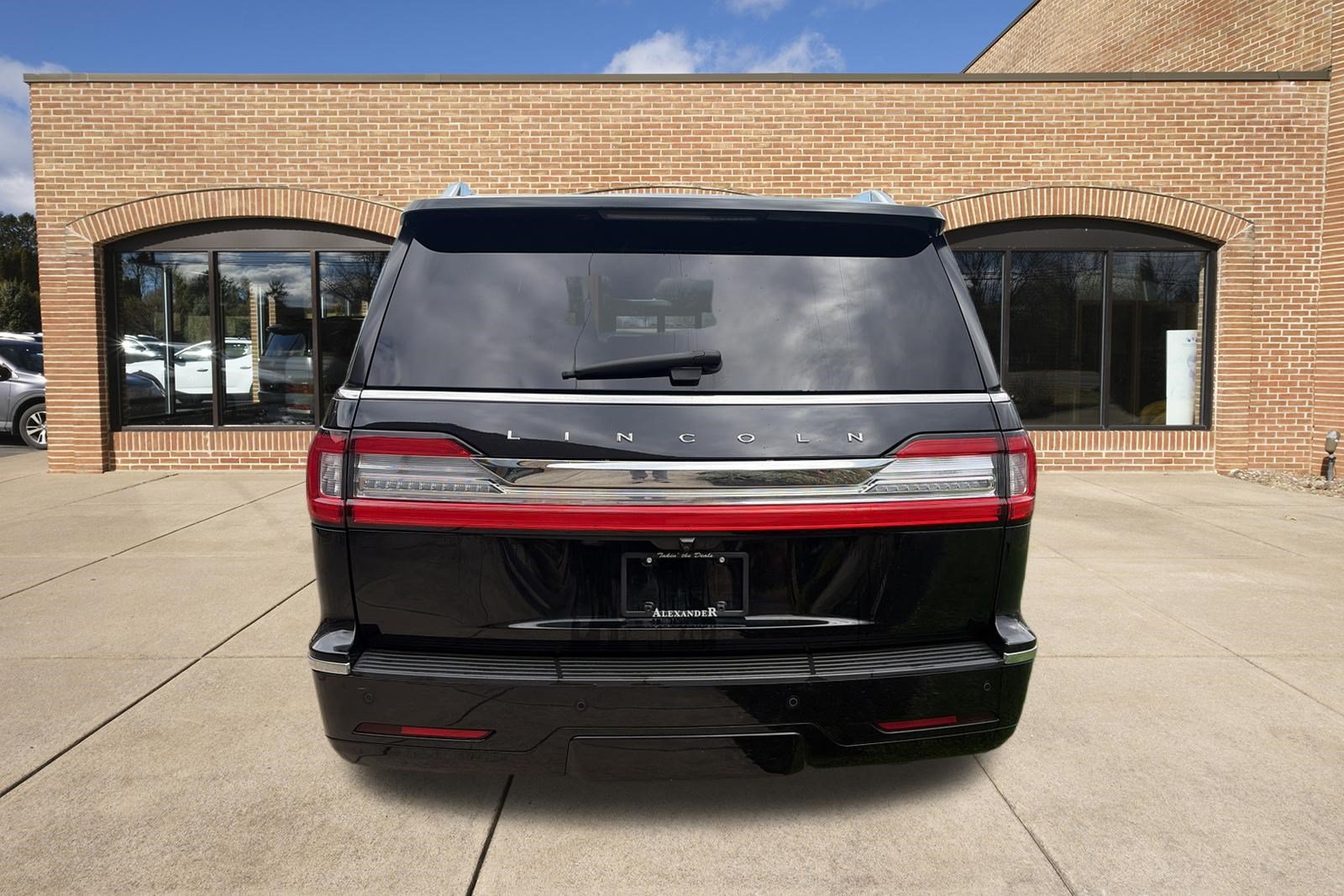 Used 2018 Lincoln Navigator Select AWD/4WD image 4