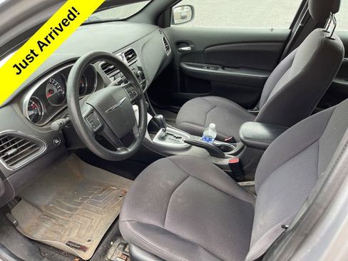 Used 2014 Chrysler 200 LX image 2