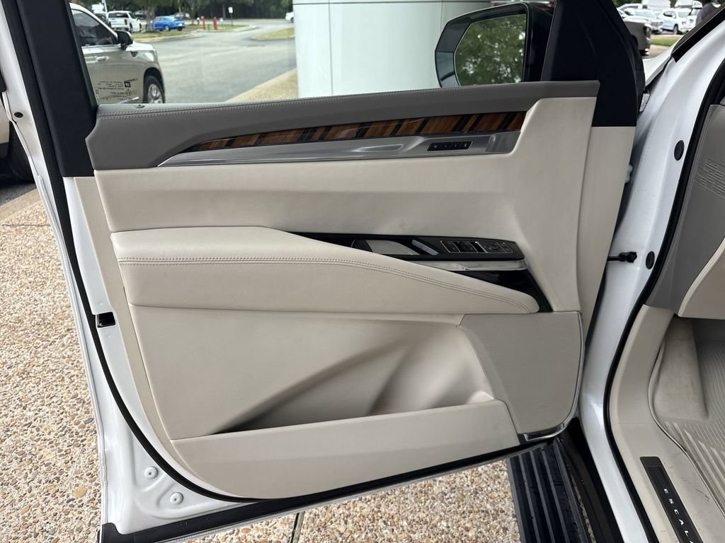 Certified 2025 Cadillac Escalade ESV Sport Platinum w/ LPO, Floor Liner Package AWD/4WD image 23