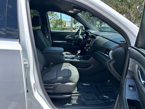 Used 2023 Chevrolet Traverse LT FWD image 41