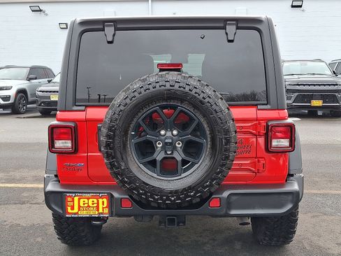 Certified 2025 Jeep Wrangler Willys image 5