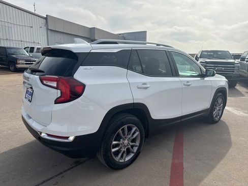 Used 2023 GMC Terrain SLT image 8