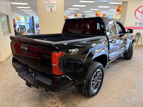 Used 2024 Toyota Tacoma TRD Sport w/ TRD Sport Upgrade Package AWD/4WD image 15