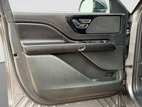 Used 2023 Lincoln Aviator AWD w/ Premium Package image 19
