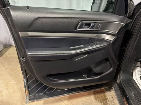 Used 2018 Ford Explorer XLT image 6