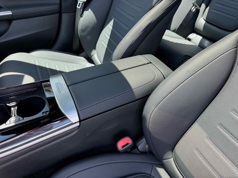 New 2025 Mercedes-Benz C 300 4MATIC Sedan image 24