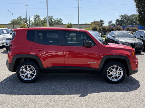 Used 2023 Jeep Renegade Latitude AWD/4WD image 11