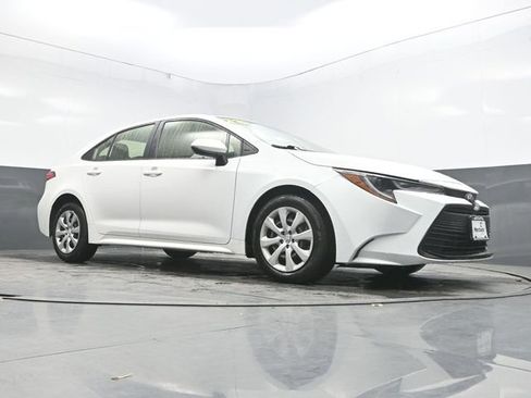 Used 2023 Toyota Corolla LE w/ Carpet Mat Package (TMS) FWD image 34