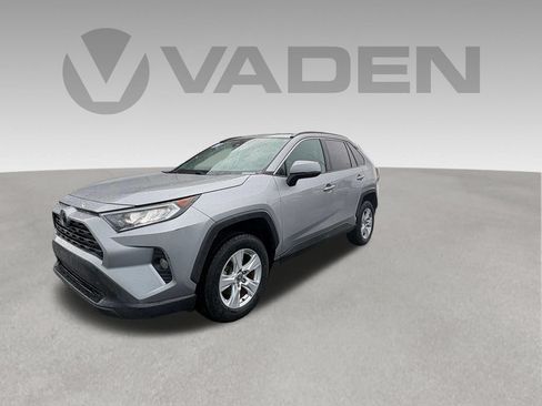 Used 2021 Toyota RAV4 XLE FWD image 1