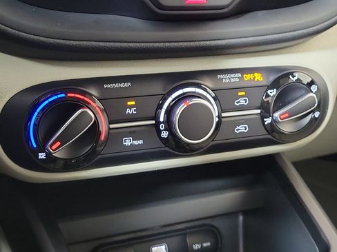 Used 2023 Kia Soul LX FWD image 24