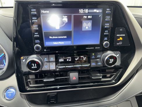 Used 2022 Toyota Highlander XLE image 24