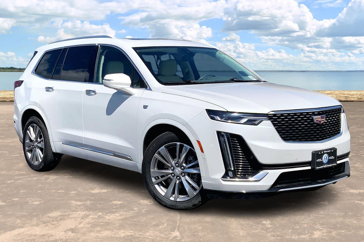 Used 2023 Cadillac XT6 Premium Luxury w/ Technology Package FWD image 21