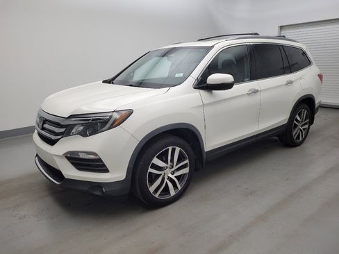 Used 2018 Honda Pilot Touring image 2