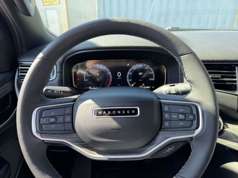 Used 2024 Jeep Wagoneer Series II image 31