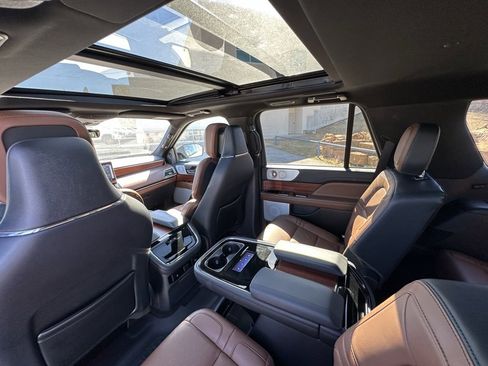 Used 2024 Lincoln Navigator Reserve image 25