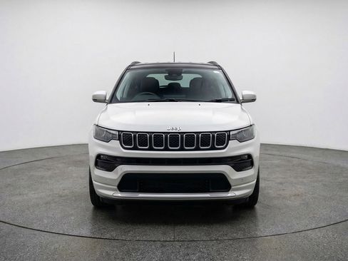 Used 2025 Jeep Compass Limited AWD/4WD image 2