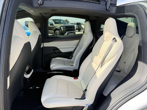 Used 2022 Tesla Model X image 6