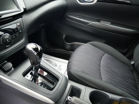 Used 2019 Nissan Sentra SV FWD image 13