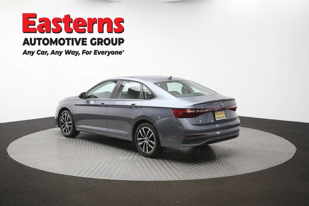 Used 2025 Volkswagen Jetta SE FWD image 62