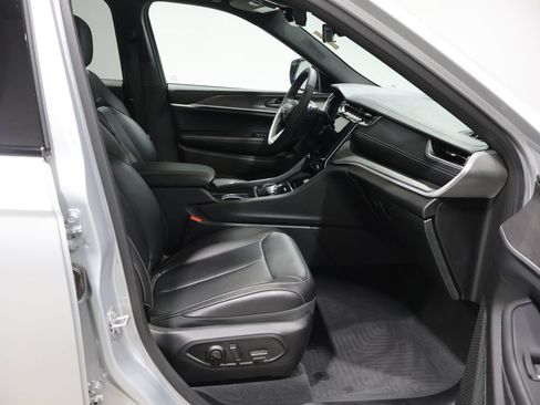Used 2025 Jeep Grand Cherokee L Limited AWD/4WD image 23