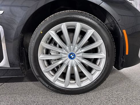 Used 2022 BMW 745e xDrive w/ Premium Package AWD/4WD image 5