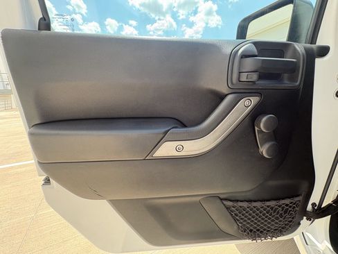Used 2016 Jeep Wrangler Unlimited Sport w/ Connectivity Group AWD/4WD image 23