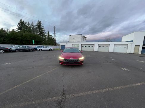 Used 2025 Hyundai Elantra SEL image 15