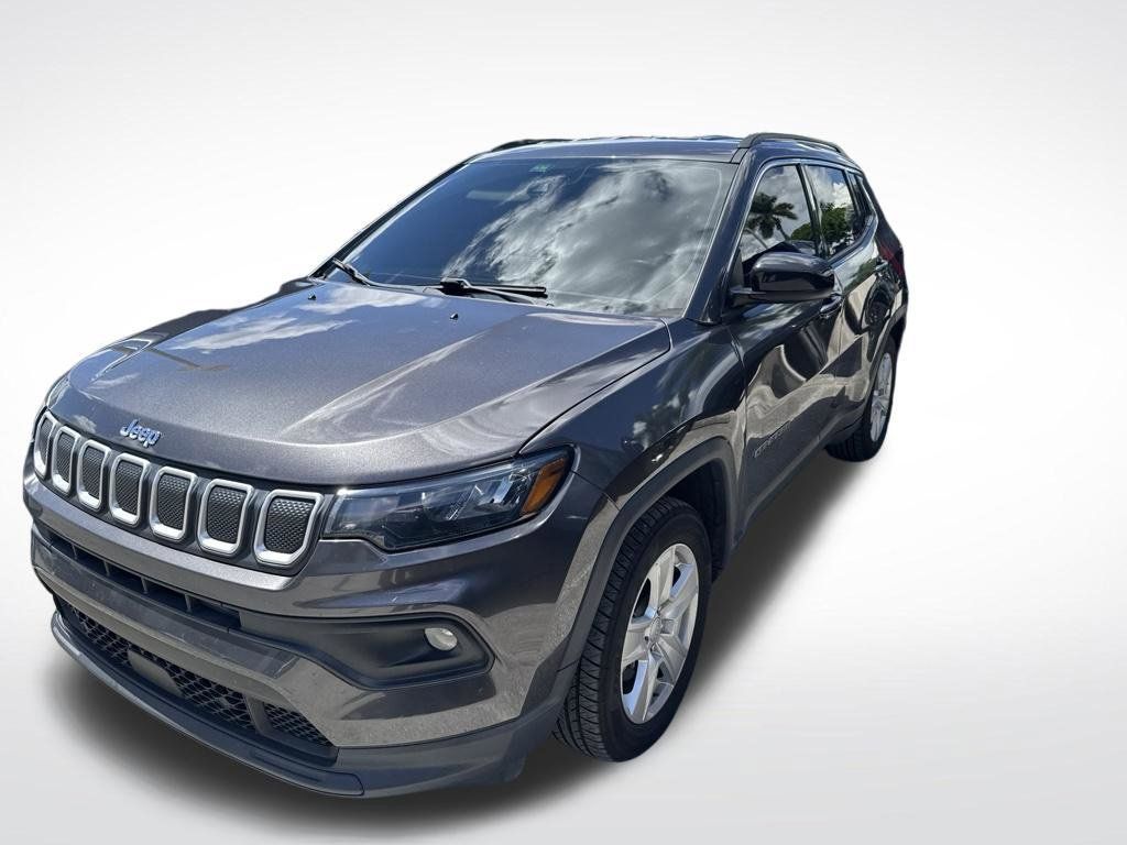 Used 2022 Jeep Compass Latitude FWD image 2