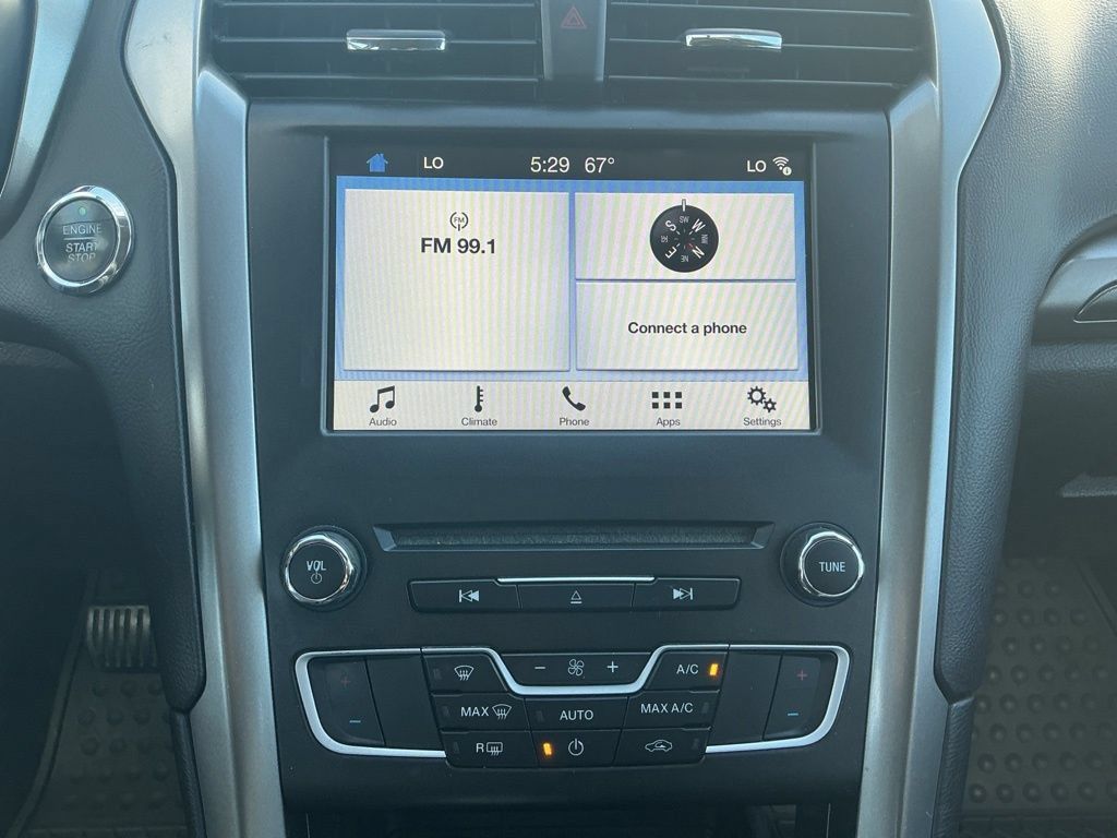 Used 2017 Ford Fusion SE w/ Equipment Group 201A FWD image 29