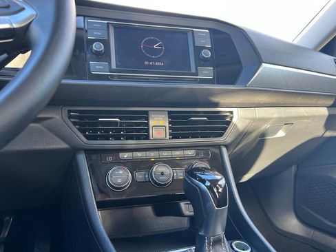 Used 2024 Volkswagen Jetta SE image 19