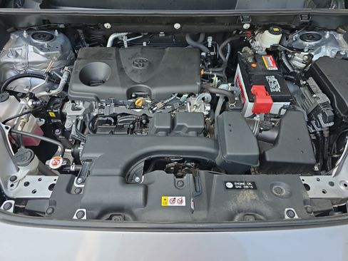 Used 2022 Toyota RAV4 XLE AWD/4WD image 26