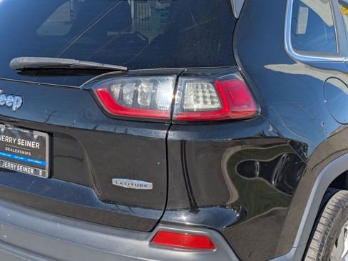 Used 2019 Jeep Cherokee Latitude w/ Popular Appearance Group FWD image 11