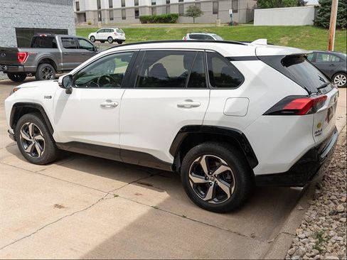 Used 2021 Toyota RAV4 SE w/ Weather & Moonroof Package AWD/4WD image 5